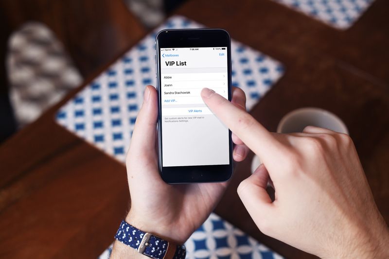 Adicionando e removendo VIPs no aplicativo Mail no iOS e Mac